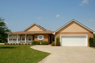 Modèles de maisons plain-pied adaptées à tous les besoins familiaux